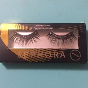 Sephora false eyelashes ❤️ never used. With glue.